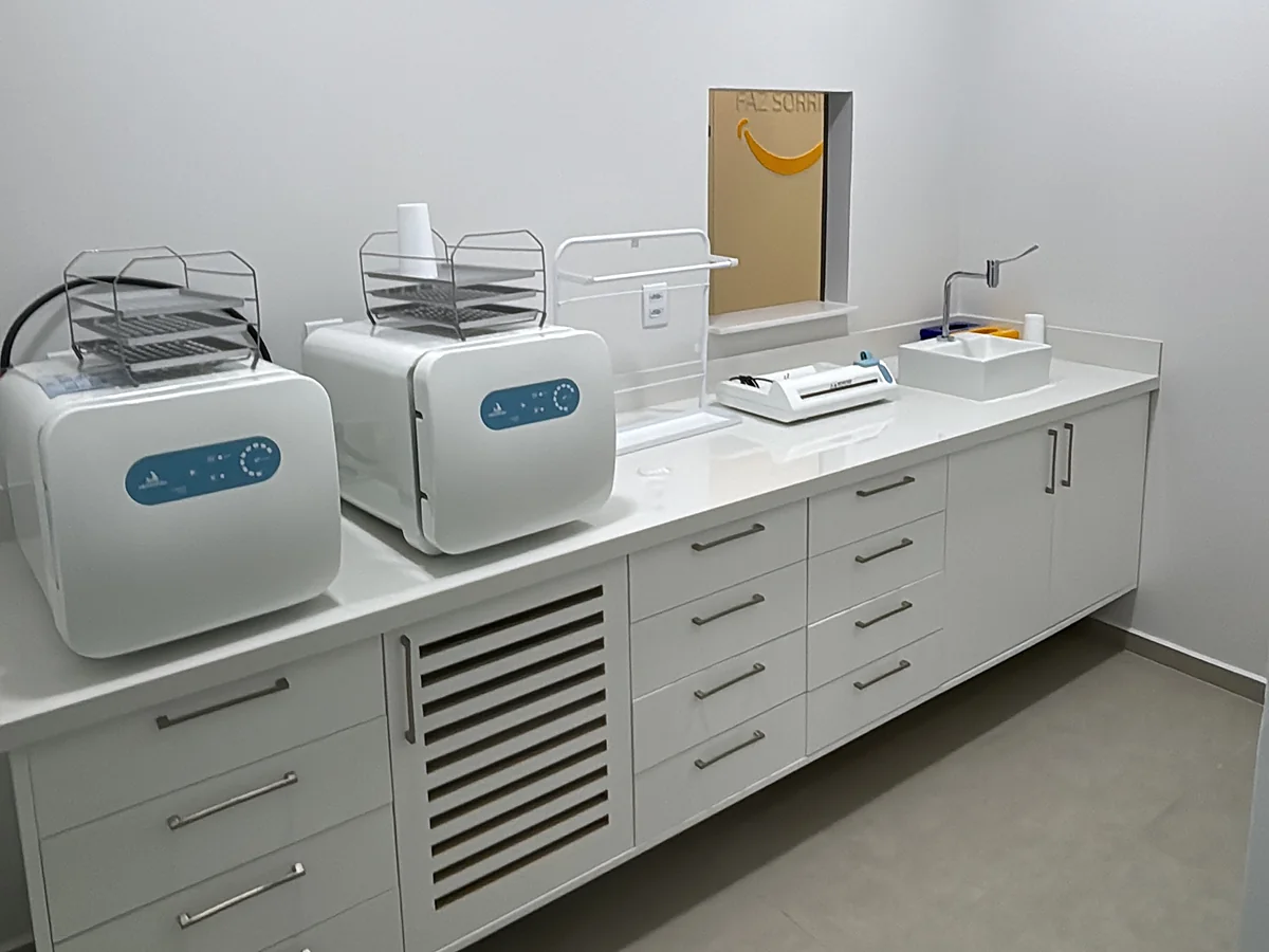Sala clínica de consultório odontológico em Três de Maio